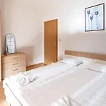 Seaside Garden With 2 Bedroom For Up To 5 Pax