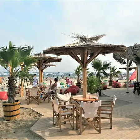 شقة Seaside Garden With 2 Bedroom For Up To 5 Pax