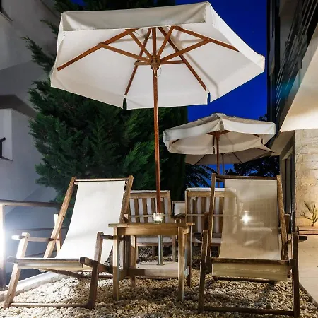 Seaside Garden With 2 Bedroom For Up To 5 Pax Апартамент *