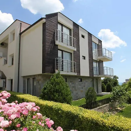 Apartment Seaside Garden 2 Bedroom For 4+1 Pax *