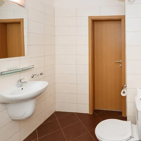 Apartment Seaside Garden 2 Bedroom For 4+1 Pax